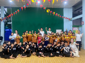 Ươm mầm yêu thương, đong đầy Tết ấm cùng Thập Cốc tại lớp học Ngoại Thủy